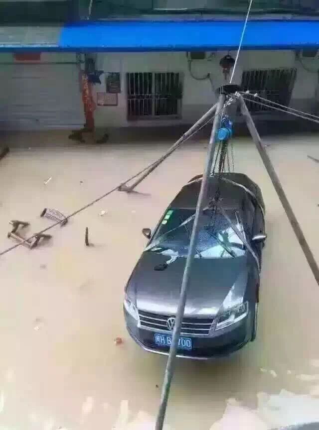 手拉葫芦吊运汽车